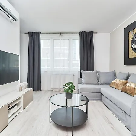 Luxurious With Balcony & Parking Gwiazdzista By Renters Apartment *
