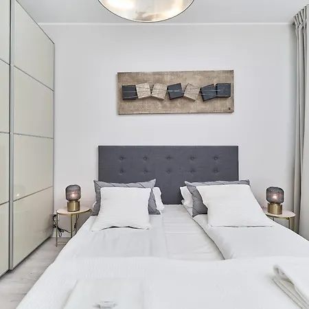 Luxurious With Balcony & Parking Gwiazdzista By Renters Breslau