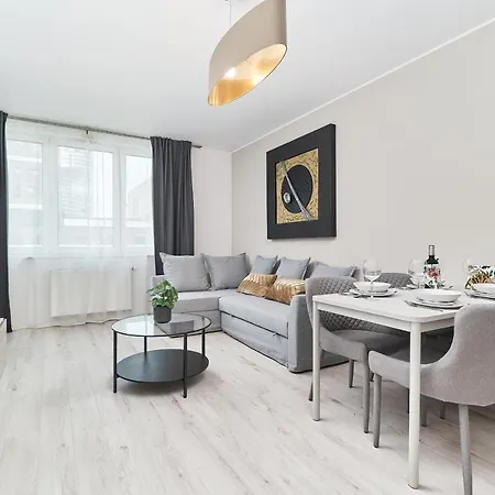 Luxurious With Balcony & Parking Gwiazdzista By Renters