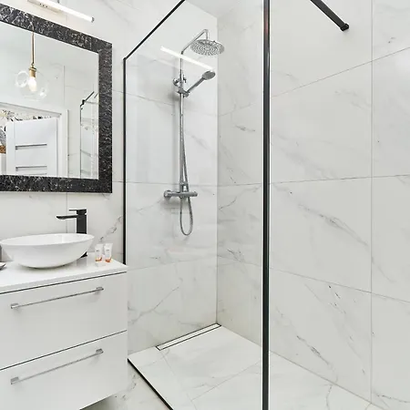 Luxurious With Balcony & Parking Gwiazdzista By Renters *