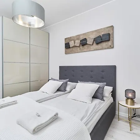 Apartment Luxurious With Balcony & Parking Gwiazdzista By Renters