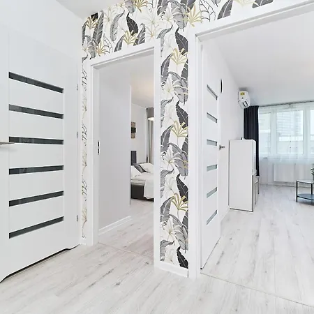 Luxurious With Balcony & Parking Gwiazdzista By Renters Apartment Breslau