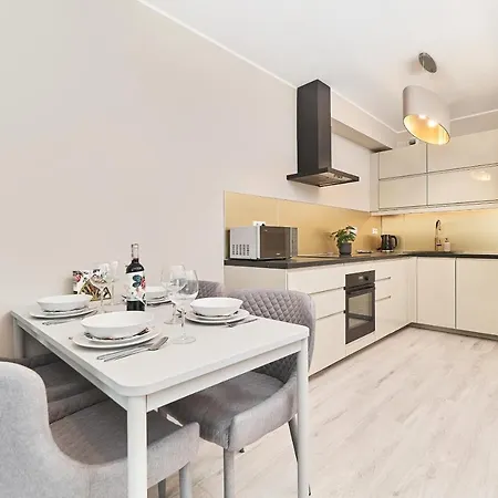 Luxurious With Balcony & Parking Gwiazdzista By Renters * Breslau