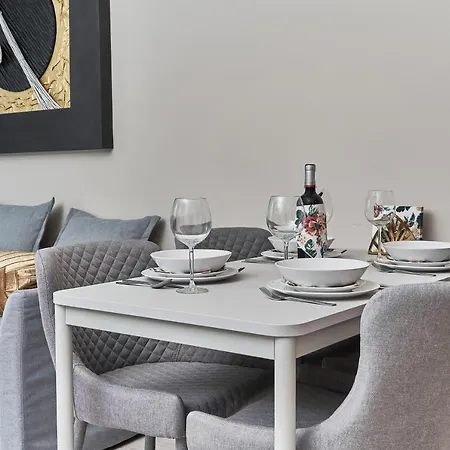 Apartment Luxurious With Balcony & Parking Gwiazdzista By Renters Breslau