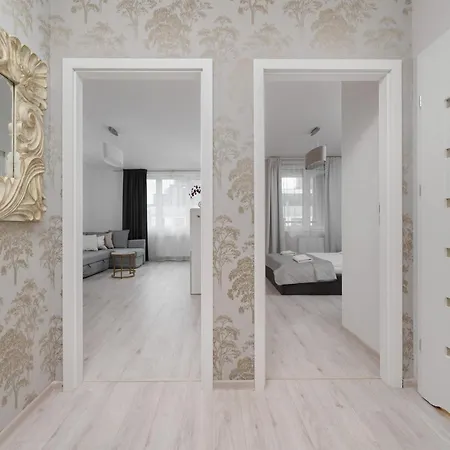 Apartment Luxurious With Balcony & Parking Gwiazdzista By Renters Wroclaw