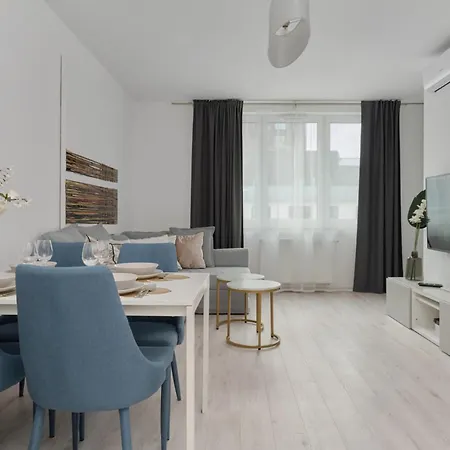 Apartment Luxurious With Balcony & Parking Gwiazdzista By Renters