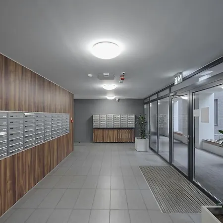 Luxurious With Balcony & Parking Gwiazdzista By Renters Apartment Breslau