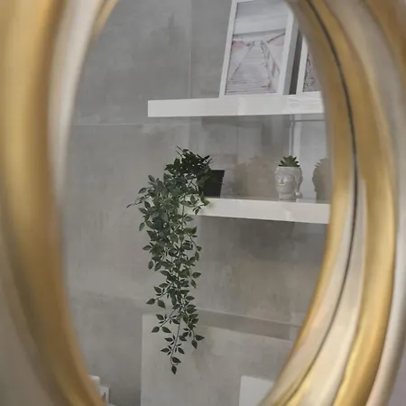 Apartment Luxurious With Balcony & Parking Gwiazdzista By Renters Breslau