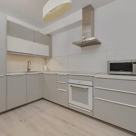 Luxurious With Balcony & Parking Gwiazdzista By Renters Breslau
