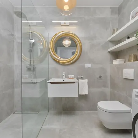 Apartment Luxurious With Balcony & Parking Gwiazdzista By Renters