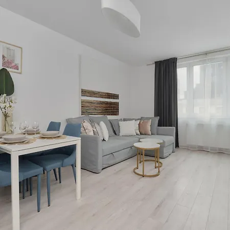Luxurious With Balcony & Parking Gwiazdzista By Renters Apartment *