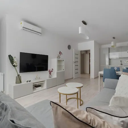 Luxurious With Balcony & Parking Gwiazdzista By Renters * Breslau