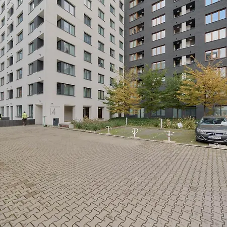 Apartment Luxurious With Balcony & Parking Gwiazdzista By Renters Breslau