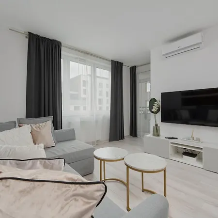 Luxurious With Balcony & Parking Gwiazdzista By Renters Breslau