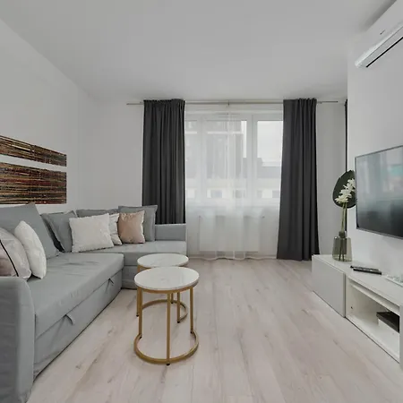 Luxurious With Balcony & Parking Gwiazdzista By Renters Apartament *